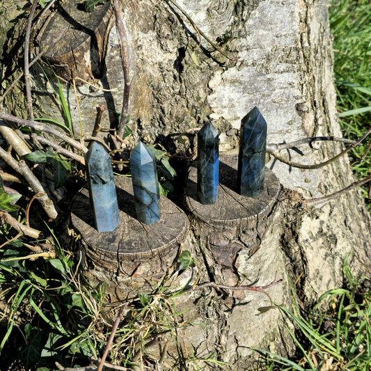 Crystal Towers (6–10 cm): Polished Points for Healing, Protection & Energy Work