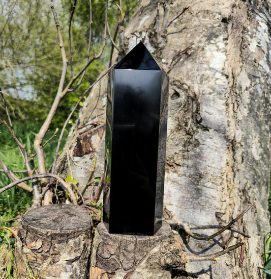 Large Black Obsidian Tower: Polished Crystal Generator for Protection